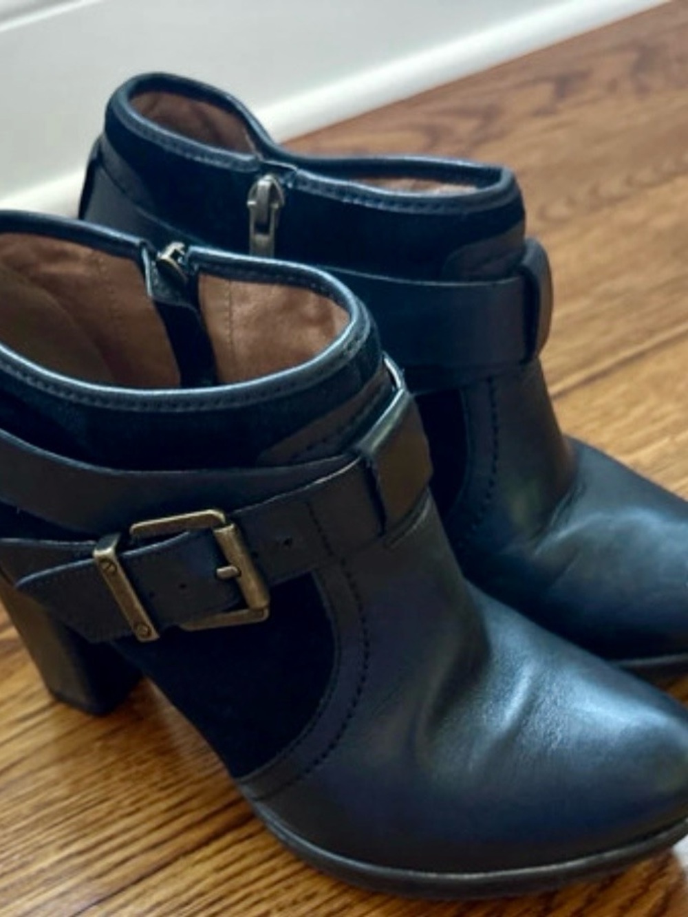 Clarks Black Leather Ankle Booties with Buckle Strap sz 8M